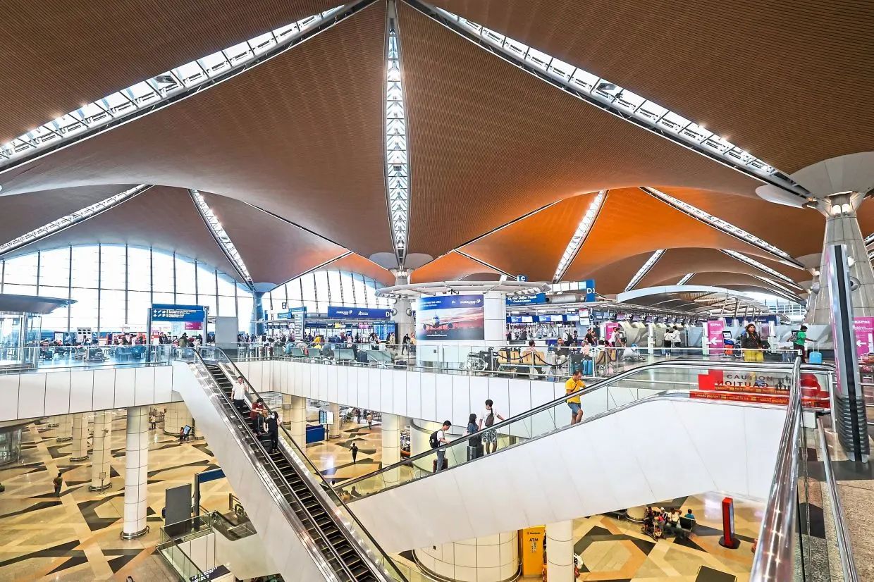 Nhà ga chính, còn gọi là ga KLIA hay Terminal 1